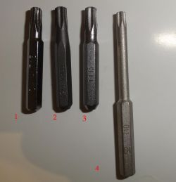 Porównanie zestawów wkrętaków na małe bity.