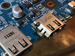 Budżetowa stacja lutownicza JCD 8908 2 in 1 (groty + hot air) za 200 zł, wylut VGA HDMI itd