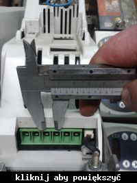 Jaki typ wtyku zasilającego do falownika Emerson Commander SK 2402?