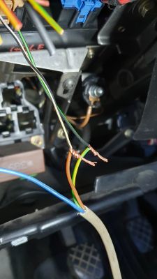 Podłączenie kierunkowskazów do modułu komfortu Golf 4