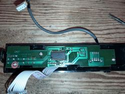 Panel przedni tunera Manta DVB-T02 z widoczną płytką elektroniczną.