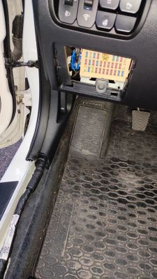 Kia Rio 2013: Kontrolka otwartych drzwi i problem z centralnym zamkiem