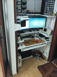 Biurko elektronika w nietypowym miejscu i z ciekawym "zamykaniem" Biurko elektronika w nietypowym miejscu i z ciekawym "zamykaniem"
