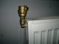 Inconsistent Heating Issue with Radiator: Heats Up After Venting, Then Cools Down