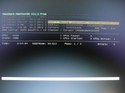 Zrzut ekranu programu PassMark MemTest86, wyświetlający test pamięci RAM z wynikami i statystykami.