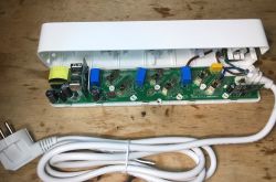 Which Wi-Fi controlled strip with QC? The interior of the Tapo P300 from TP-Link