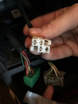 Volvo V40 - Dodatkowe gniazdo zapaliczniki, wtyczki elektryczne