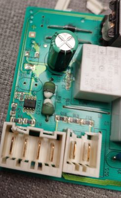 Electrolux EWT 105510W - brak włączenia, wyświetlacz ciemny, napięcie 230V, szukam schematu