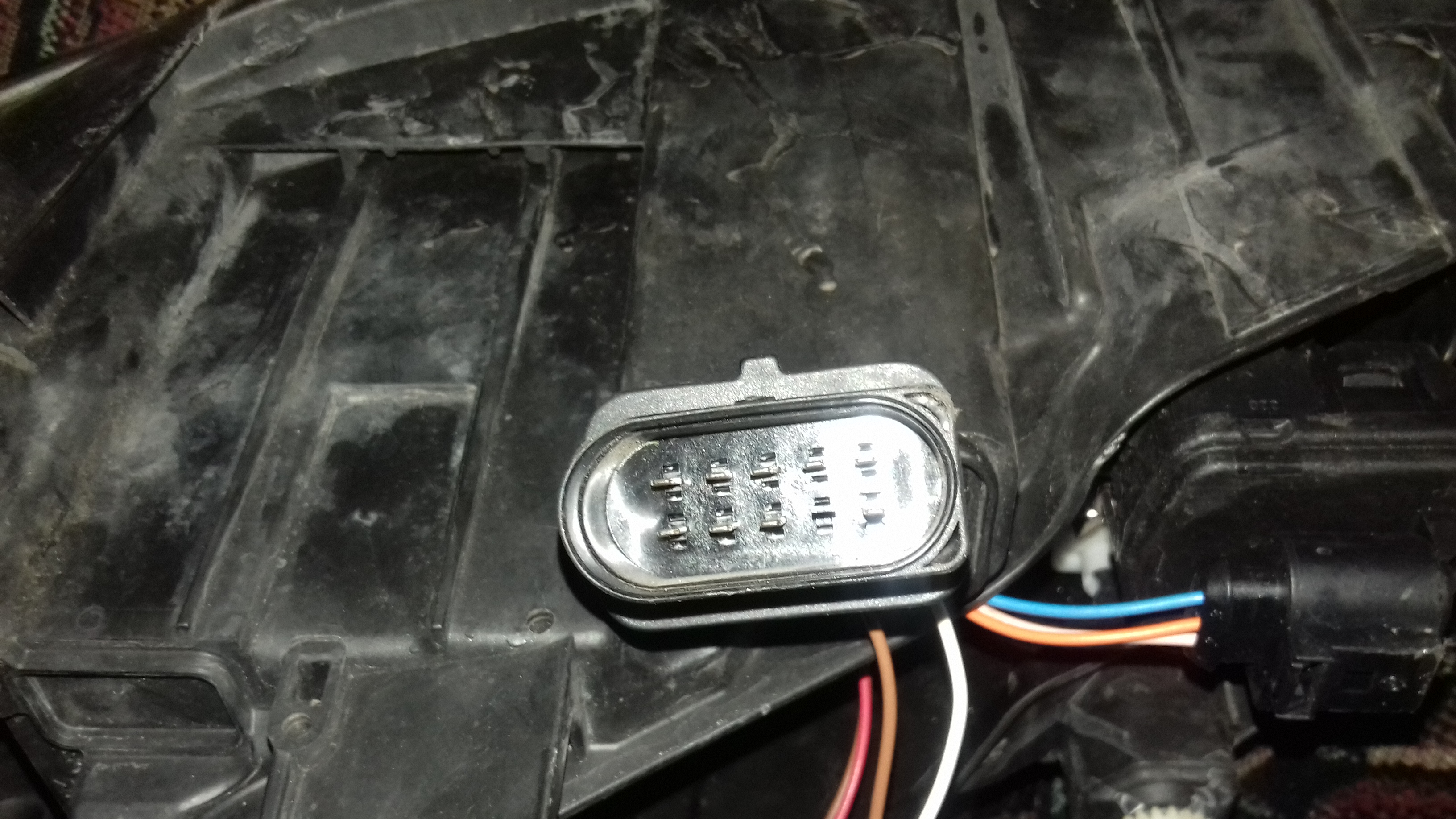 [Rozwiązano] Audi A6 C5 Prawe światło mijania elektroda.pl