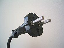 Porażenie prądem? Kabel z dwóch stron zakonczony wtyczką.