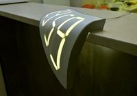 Oryginalny rozpływający się zegar cyfrowy.