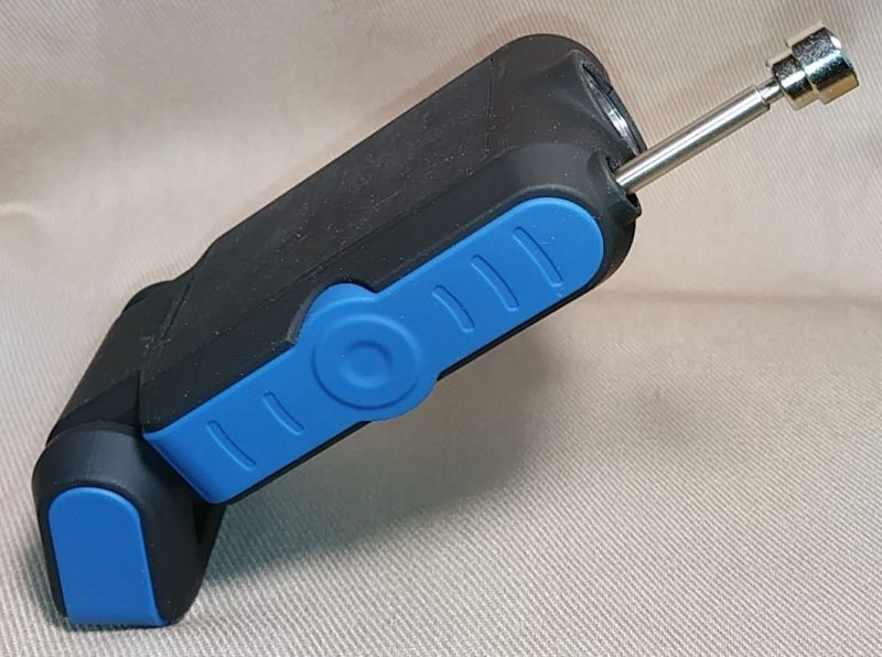 Cacko z wyglądu, a jak jest w środku? Cz. 2. Latarka przegubowa ze sklepu typu dyskont