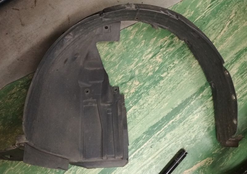 Montaż przednich świateł przeciwmgielnych w Nissanie Micra K13