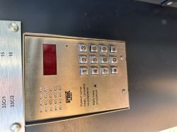 Panel zewnętrzny domofonu Urmet 1140/1 z klawiaturą numeryczną