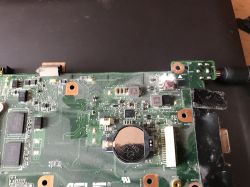 Laptop nie włącza się - bardzo prosta naprawa, mechaniczna usterka podłączenia gniazda Laptop nie włącza się - bardzo prosta naprawa, mechaniczna usterka podłączenia gniazda