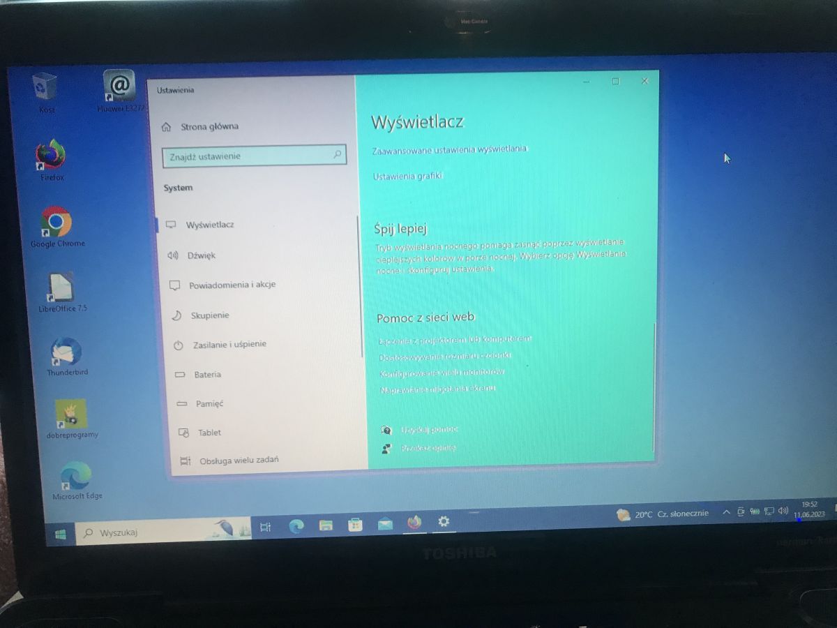 Jak zmienić kolor tła wewnątrz okien programów w Windows 10 na laptopie