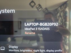 Ekran laptopa Lenovo IdeaPad 3 wyświetlający informacje systemowe.