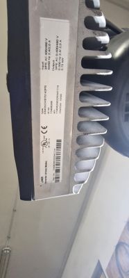 Etykieta falownika Lenze 8400 z danymi technicznymi