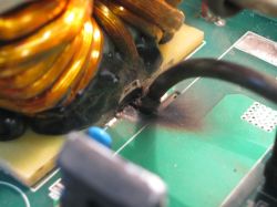 Uszkodzenie płyty PCB w spawarce Shermann MIG200HD pod transformatorem HF.