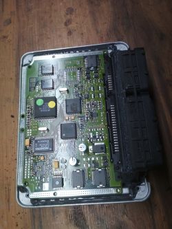 Vectra B 2.0 DTH - Co odpowiada za zasilanie z pinu 3 na stacyjkę?