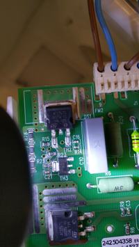 Lodówka Electrolux ENB35405S uszkodzony układ na PCB TH4 (ACS 108 6S) Lodówka Electrolux ENB35405S uszkodzony układ na PCB TH4 (ACS 108 6S)