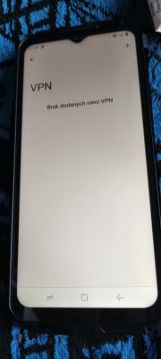 Ekran telefonu z otwartą zakładką VPN, brak dodanych sieci VPN.