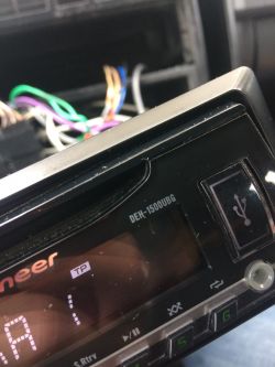 Polo 1.2 - tylko jeden głośnik działa, reszta kabli ucięta przy kostce ISO