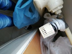 Identifying and Understanding Older Danfoss Thermostat Model and Functions