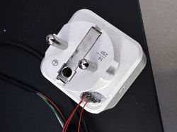 Konyks Priska FR Smart Plug with Wire Connections Close-up of a Konyks Priska FR smart plug with visible wires connected to its pins.