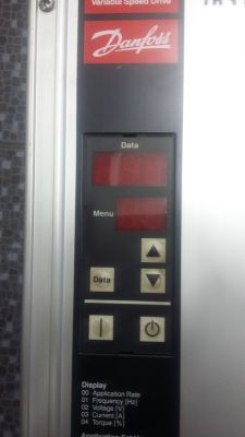 Podłączenie potencjometru i przywracanie ustawień fabrycznych w Falowniku Danfoss VLT 3003