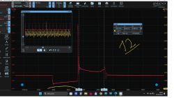 Zrzut ekranu z oscyloskopu pokazujący przebieg napięcia i częstotliwości z odczytami dotyczącymi cylindra.