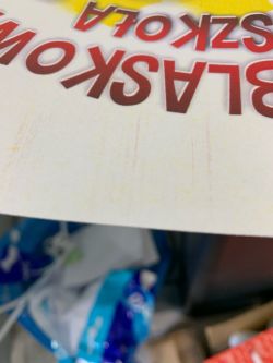 Dlaczego Bizhub C360 zostawia kolorowe smugi i jak to naprawić?