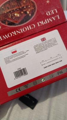 Opakowanie lampek choinkowych LED z opisem technicznym.