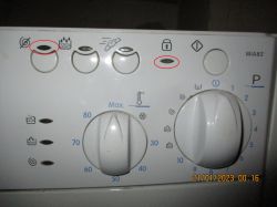 indesit WIA 82 - Pompka pracuje i migają diody blokady i wirowania