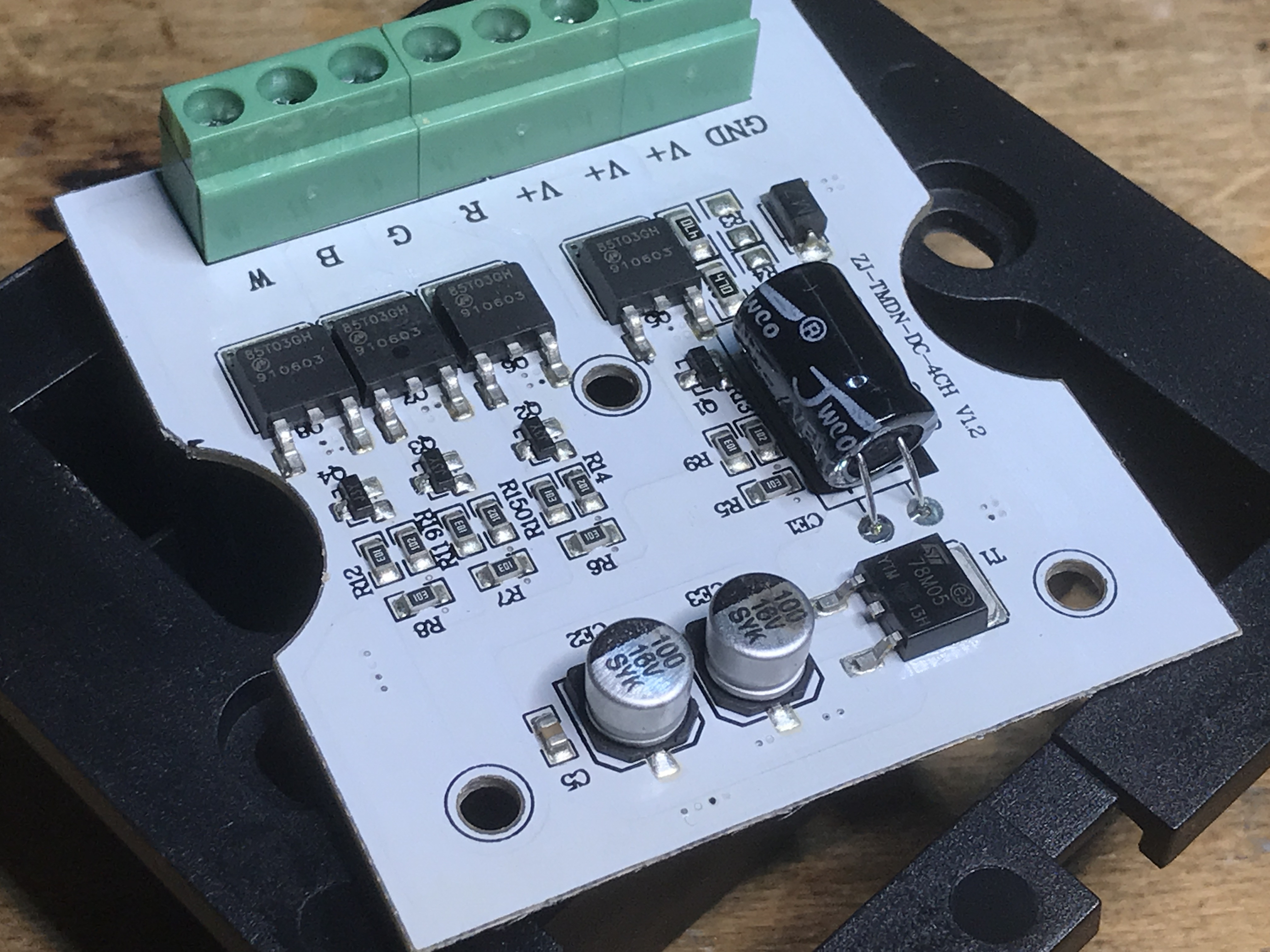 Włącznik dotykowy-ściemniacz LED RGBCW 12-24V 16A (bez WiFi)