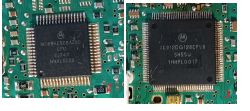 Dwa zbliżenia na płytkę PCB z układami scalonymi; czerwone oznaczenia 2 i 3 przy dolnej krawędzi.