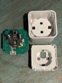Disassembling CALEX Smart Powerplug EU Plus 16A: Insights into CB2S WiFi & Bluetooth Module Disassembling CALEX Smart Powerplug EU Plus 16A: Insights into CB2S WiFi & Bluetooth Module