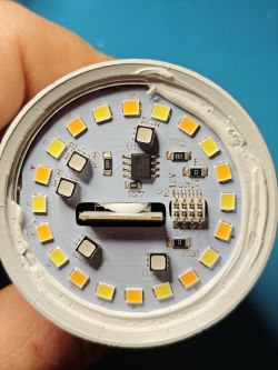 £1 Wnętrza inteligentnych żarówek: IKEA Tradfri LED2003G1, Ener-J SHA5262, niemarkowy PIR, Yi