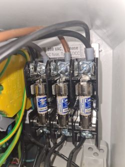 Wymiana wkładek bezpiecznikowych Eaton EDCC10, 10A 600V na typ CH10 - porównanie charakterystyk
