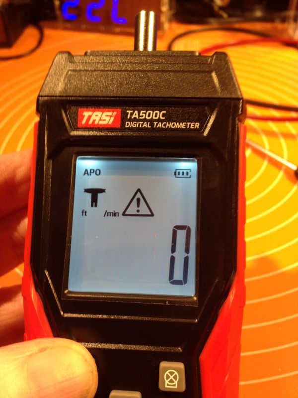 Tachometr TA 500C - pomiar prędkości obrotowej części ruchomych. Opis możliwości i obsługi.