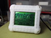 Cyfrowy zegar w stylu steampunk