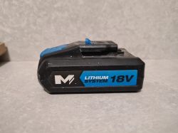 Projekt koszyka na większy akumulator do wkrętarki Macallister