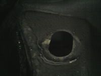 Fiat Stilo podłoga, otwory w profilach i zaślepki.