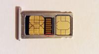 Dwie karty SIM oraz karta microSD w slocie "hybrid dual SIM" Dwie karty SIM oraz karta microSD w slocie "hybrid dual SIM"