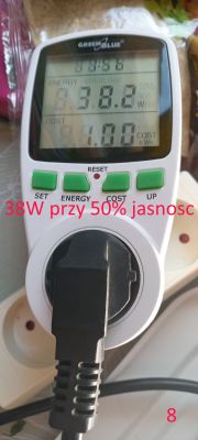 Miernik energii GreenBlue pokazujący pobór 38,2 W przy 50% jasności