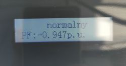 Display showing text normalny and power factor PF: -0.947 p.u.