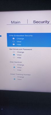 Ekran ustawień BIOS z zakładką „Security” ukazujący opcje TPM Embedded Security.