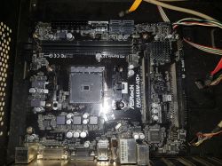 AMD - Zakręca się raz wentylator i świeci się dioda na komputerze