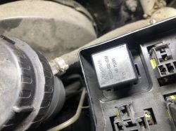 Volvo V40 98r - jak wyłączyć alarm po podłączeniu nowego akumulatora?