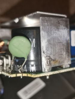 Ctek MXS 7.0 - Oderwany element od płyty, poszukiwanie miejsca montażu